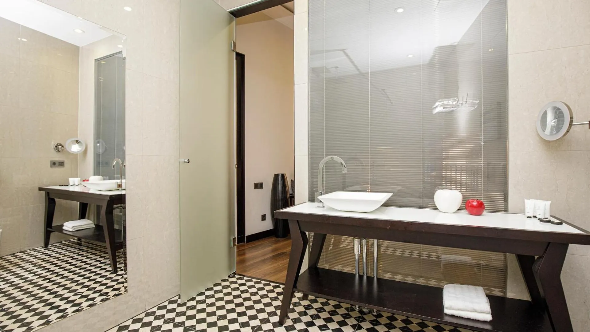 Beautiful Trendy Spacious Apartment Very Central Location 巴塞罗那